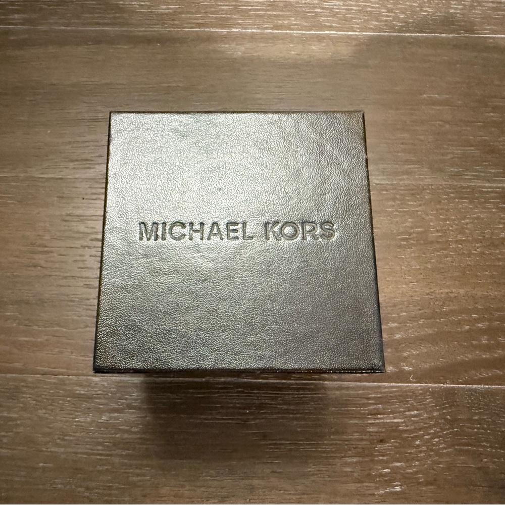 Michael Kors MK422 Women’s, Tortoise & Gold Chain Watch - Picture 6 of 6